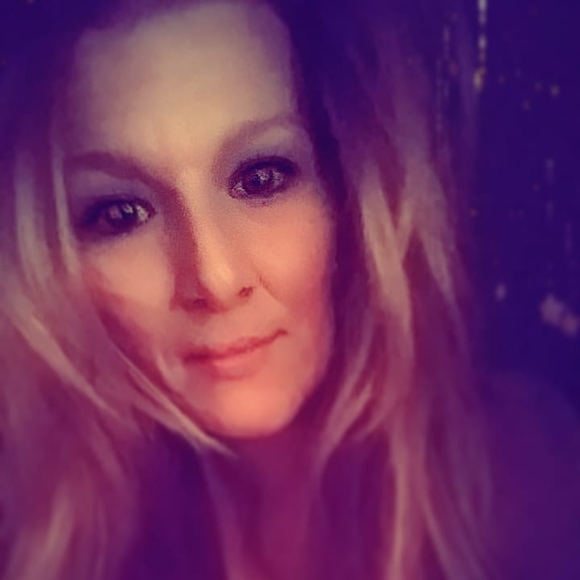 Meet your Posher, Stephanie - Picture 1 of 1